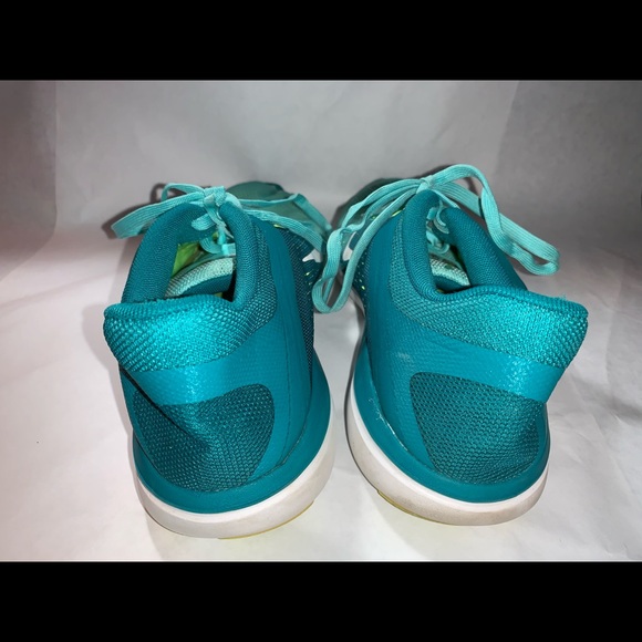 women’s nike running shoes - Picture 3 of 5